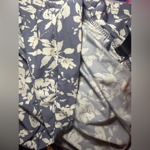 Marilyn Monroe Womens Large Gray Flowers 3/4 Sleeve Short Tie Robe - Picture 3 of 3